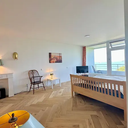 Apartament 2-zimmer-apartment Mit Traumhaften Kieler Foerde Blick